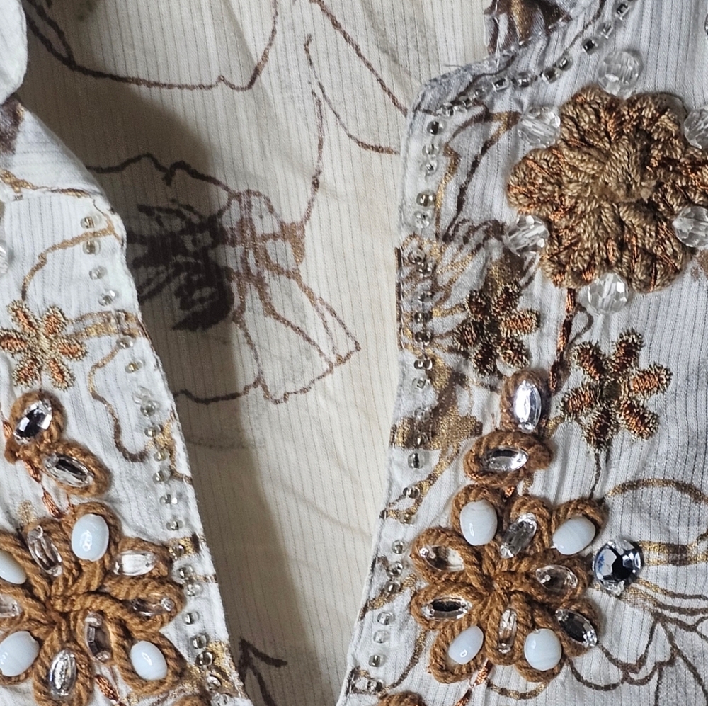 Charter Club women's bright white /brown floral embroidered v-neck top size 20 - Picture 3 of 9